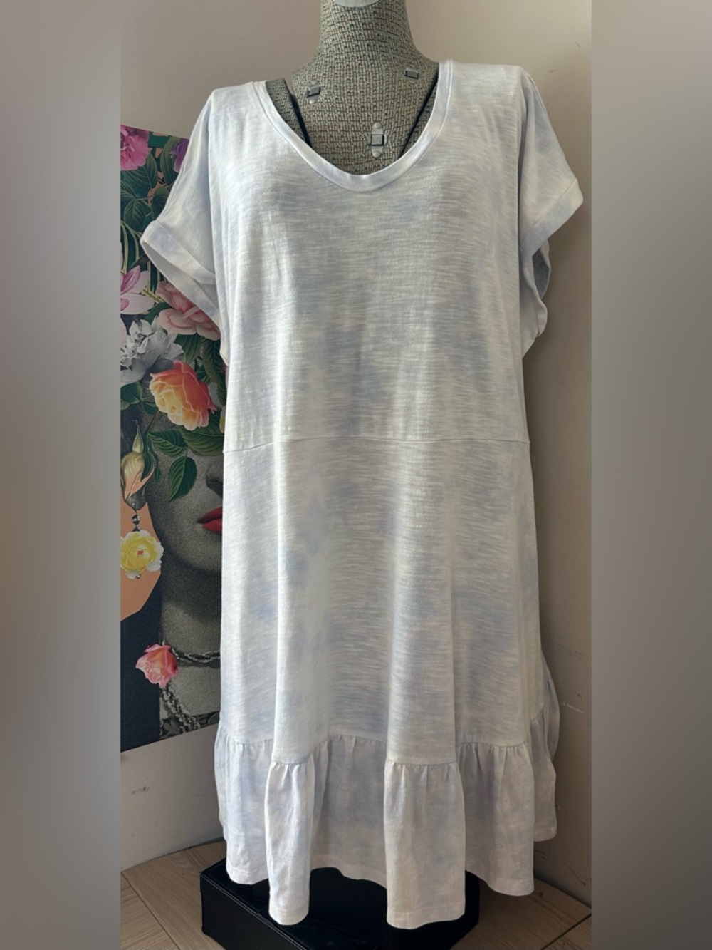 NWT GAP LIGHT BLUE TIE DYE V-NECK CASUAL PULL OVER. COMFORTABLE, EASY WEAR. XXL